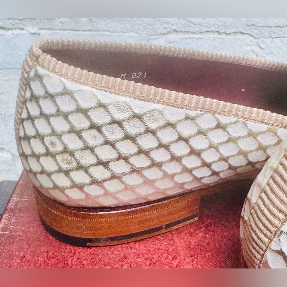 MEZLAN Hilbert Leather Slip-On Loafers - Picture 7 of 7